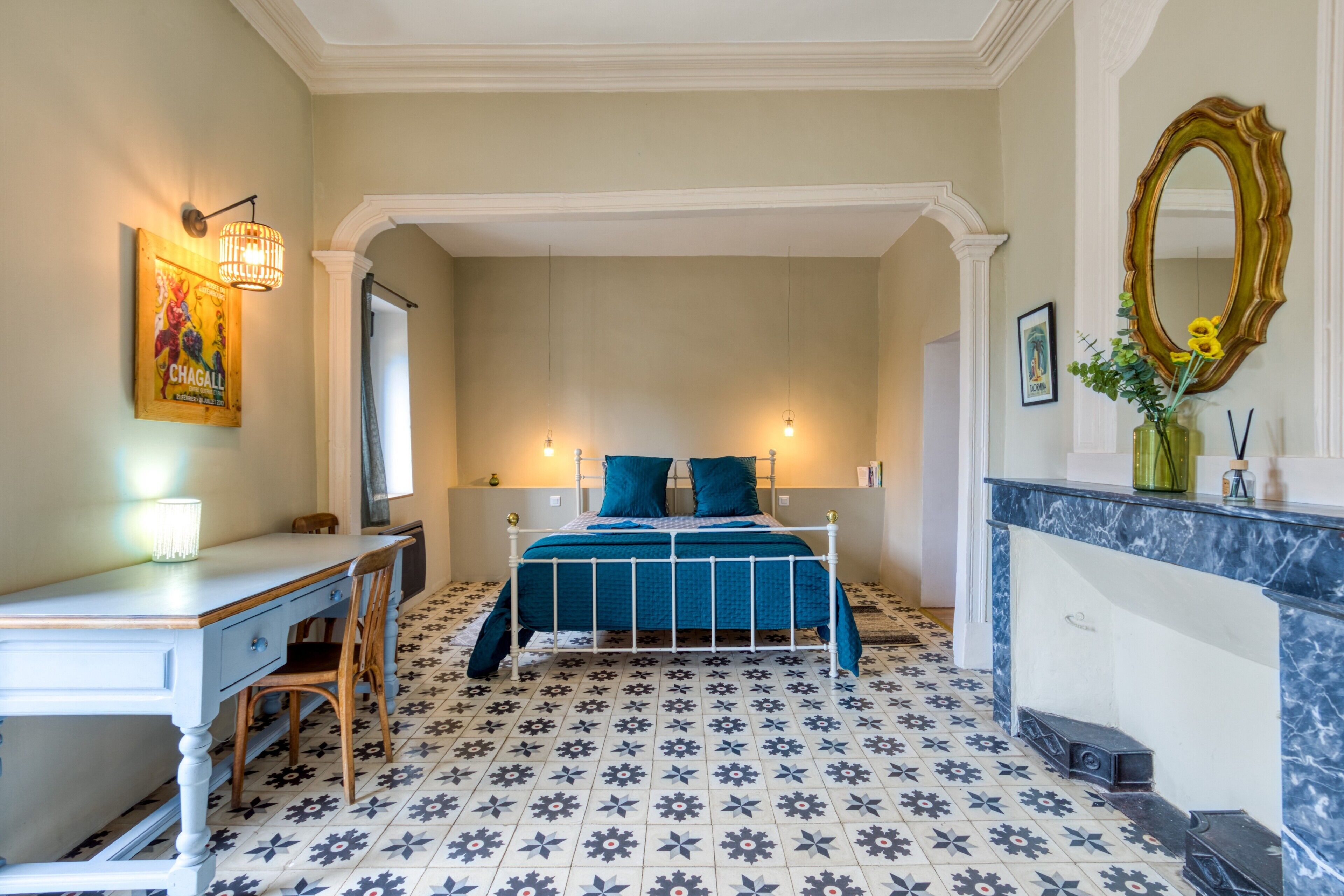 1 dormitorio, tabla de planchar con plancha, wifi y ropa de cama