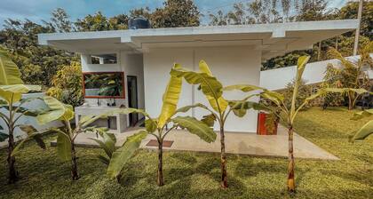 Solo/Couple Cabin · Fiber WiFi · Walk to Beach