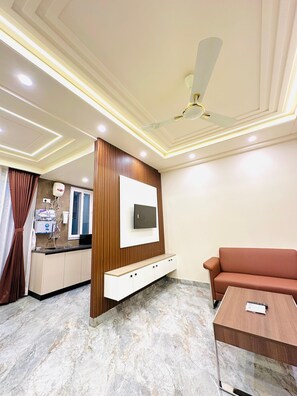 TV, fireplace - 1Bhk Luxurious Service Apartment Sec-52 Near Artemis Hospital (Gurugram)