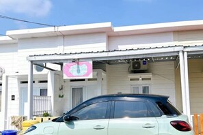 Unclassified image, 3 of 8, button - Premier inn homestay (Depok)