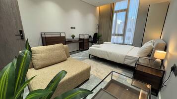 Cofres nos quartos, escrivaninha, espaço de trabalho para notebook