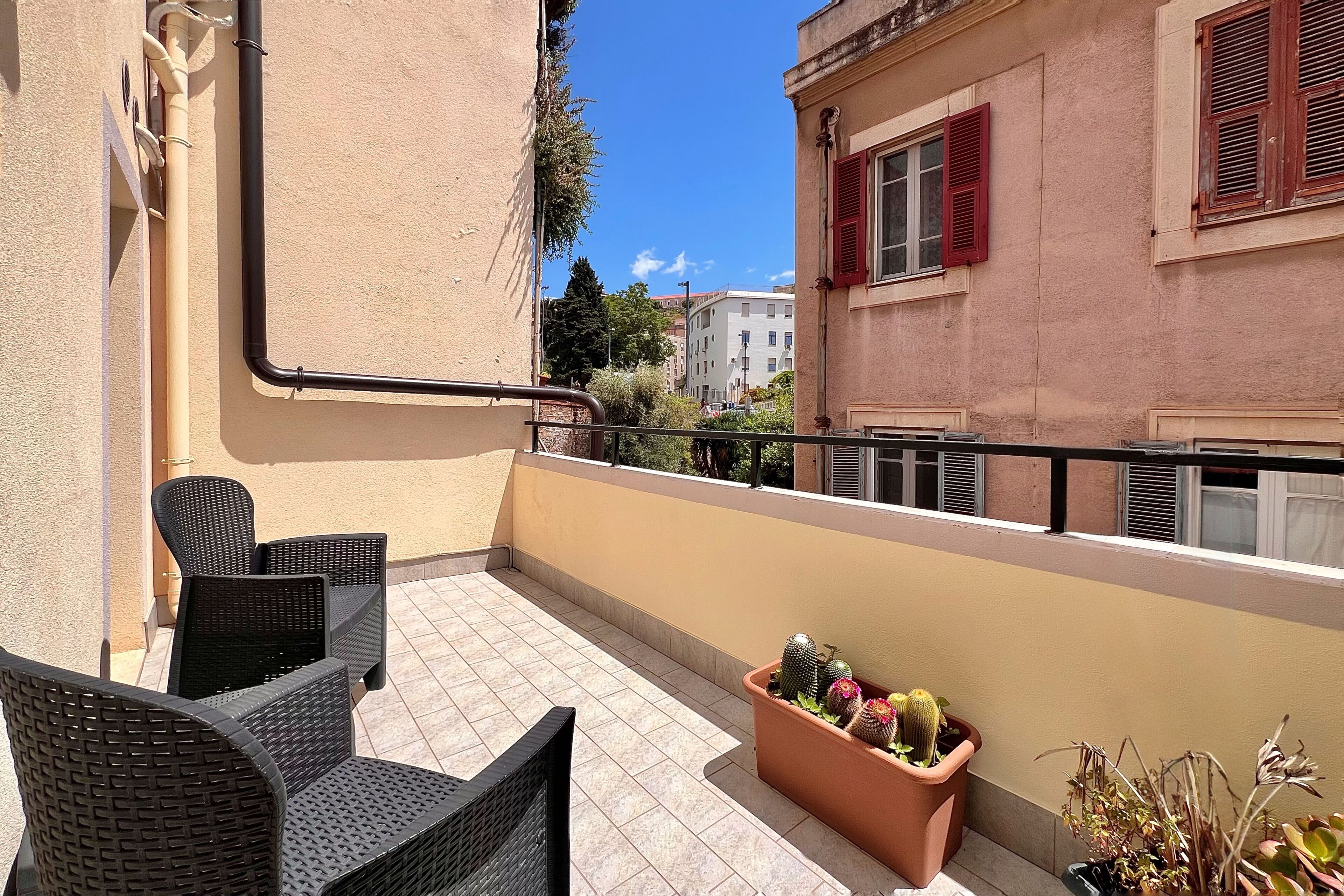Deluxe-Doppelzimmer, Balkon, Stadtblick | Terrasse/Patio