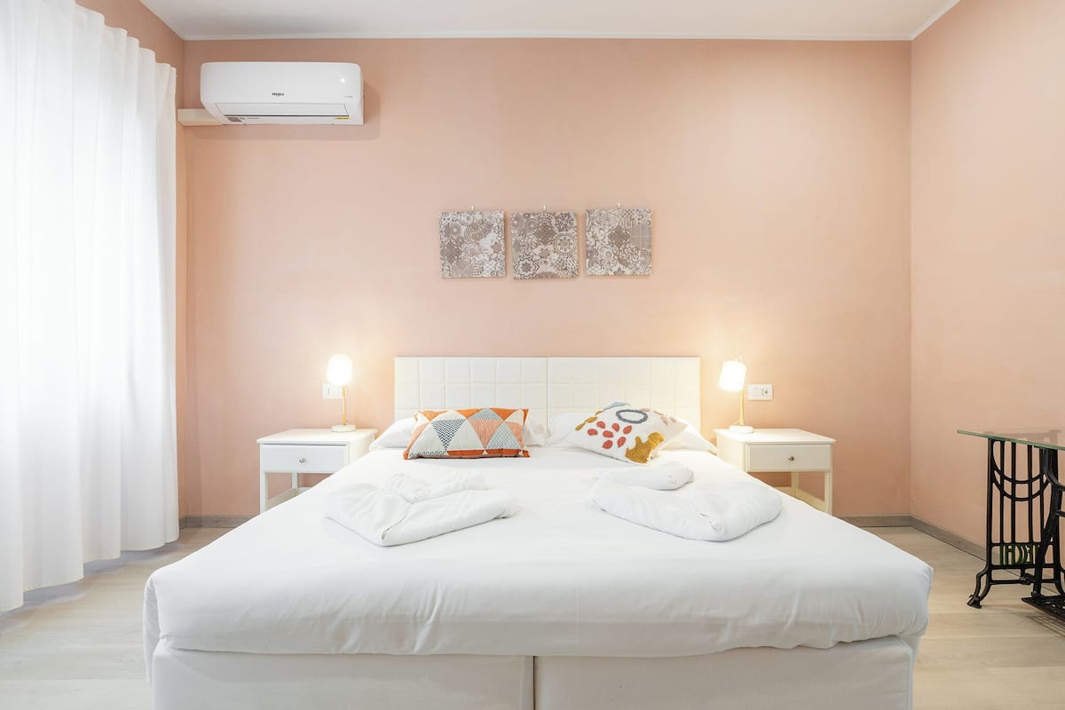 Deluxe-Doppelzimmer, Stadtblick | Verdunkelungsvorhänge, Bügeleisen/Bügelbrett, kostenloses WLAN