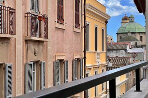 Deluxe tweepersoonskamer, balkon, uitzicht op de stad | Terras