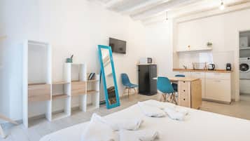 Comfort Studio | Blackout drapes, iron/ironing board, free WiFi