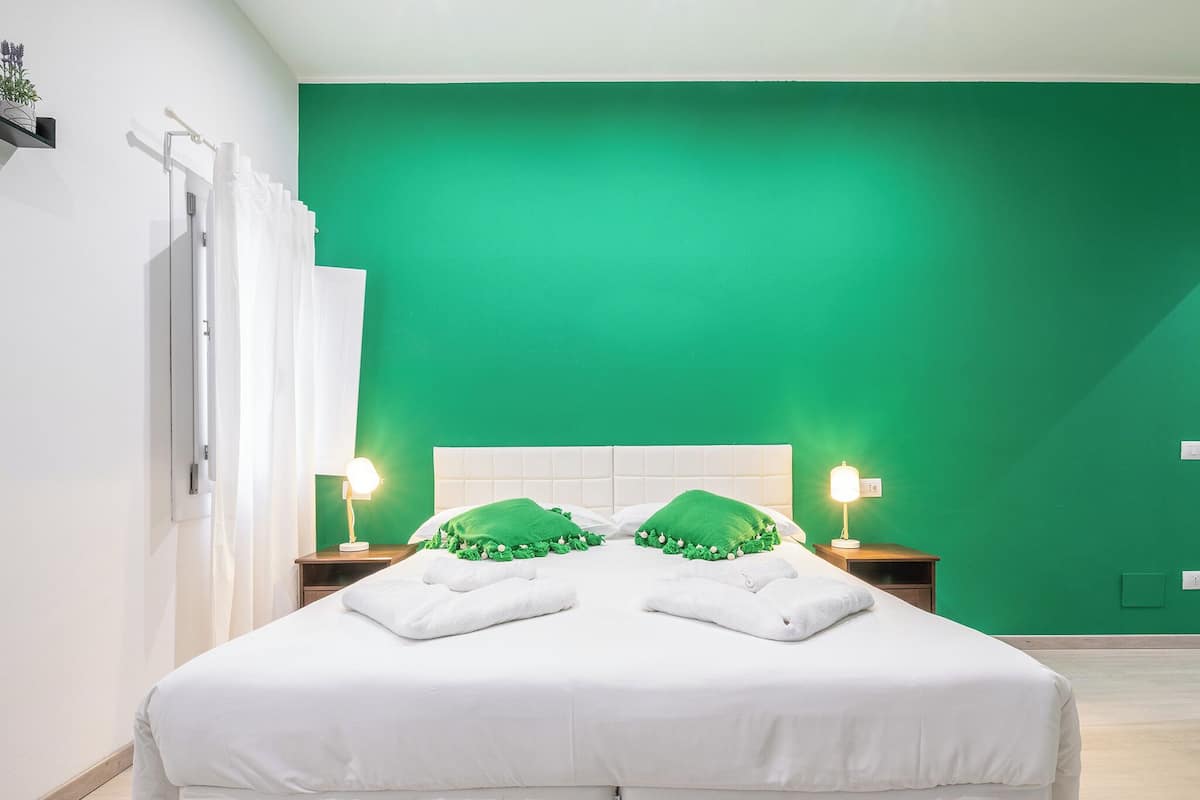 Deluxe-Doppelzimmer, Balkon, Stadtblick | Verdunkelungsvorhänge, Bügeleisen/Bügelbrett, kostenloses WLAN