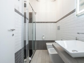 Comfort Studio | Bathroom