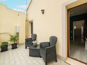 Deluxe-Doppelzimmer, Balkon, Stadtblick | Terrasse/Patio