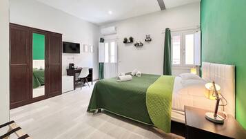 Deluxe-Doppelzimmer, Balkon, Stadtblick | Verdunkelungsvorhänge, Bügeleisen/Bügelbrett, kostenloses WLAN