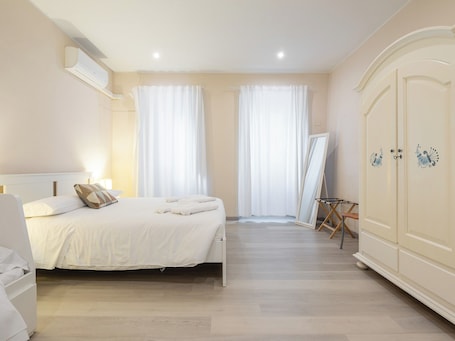 Cortinas blackout, tabla de planchar con plancha y wifi gratis