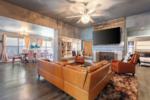 Smart TV, fireplace