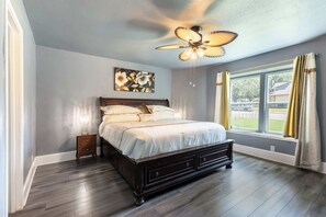 3 habitaciones, tabla de planchar con plancha, wifi y ropa de cama