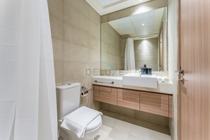 Bruser, hårtørrer, bidet, håndklæder