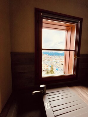 Interior - T2 apartment, 20m from the slopes, undergoing a makeover. (Les Angles)