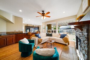 TV, offices - Rancho Bernardo Home - Game Room, Outdoor Living (San Diego)