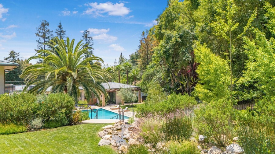 Bowmont - Resort-style Beverly Hills Escape w/ Pool, Garden and Privacy
