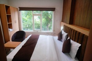 Desk, laptop workspace, free WiFi, bed sheets