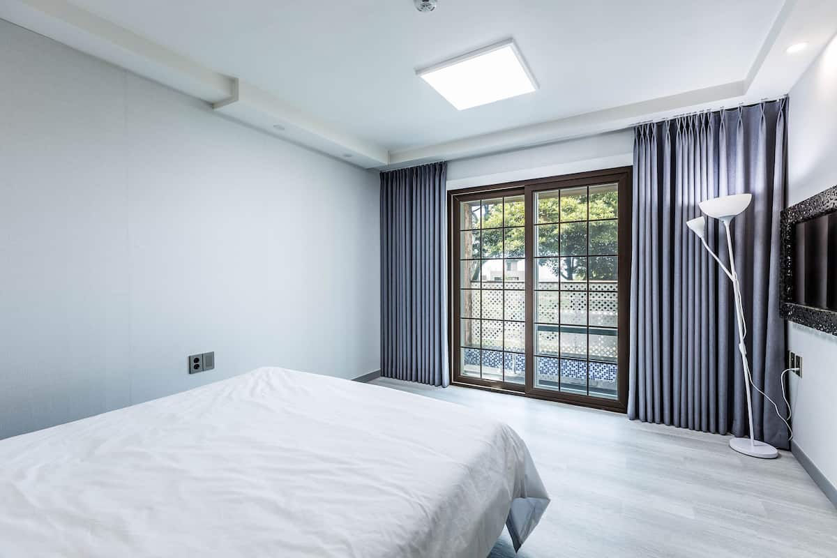 Blackout drapes, free WiFi