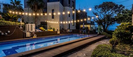 Kolam renang outdoor