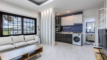 Ocean Suite Twin | Living area | Heated floors