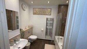 Shower, hair dryer, towels, shampoo