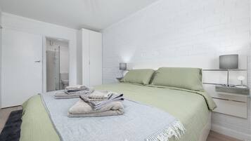 1 slaapkamer, een strijkplank/strijkijzer, wifi, beddengoed