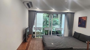 Estúdio básico, vista para a cidade | Quartos à prova de som, ferros/tábuas de passar roupa, Wi-Fi de cortesia