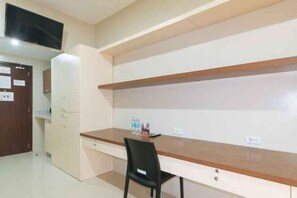 Room - RedDoorz Plus near Nakpil St. Taft Avenue (Manila)