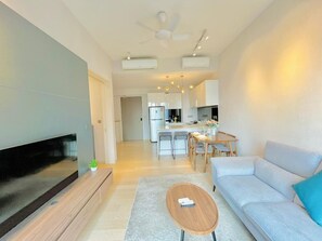 都會公寓 | 起居區 | 平面電視、壁爐