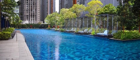 4 outdoor pools