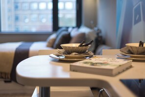 Studio, Non Smoking | In-room dining