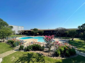 Pool - Centro Flats 503 Comfy and Spacious Studio (Austin)