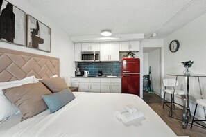1 Schlafzimmer, Schreibtisch, Bügeleisen/Bügelbrett, Reisekinderbett