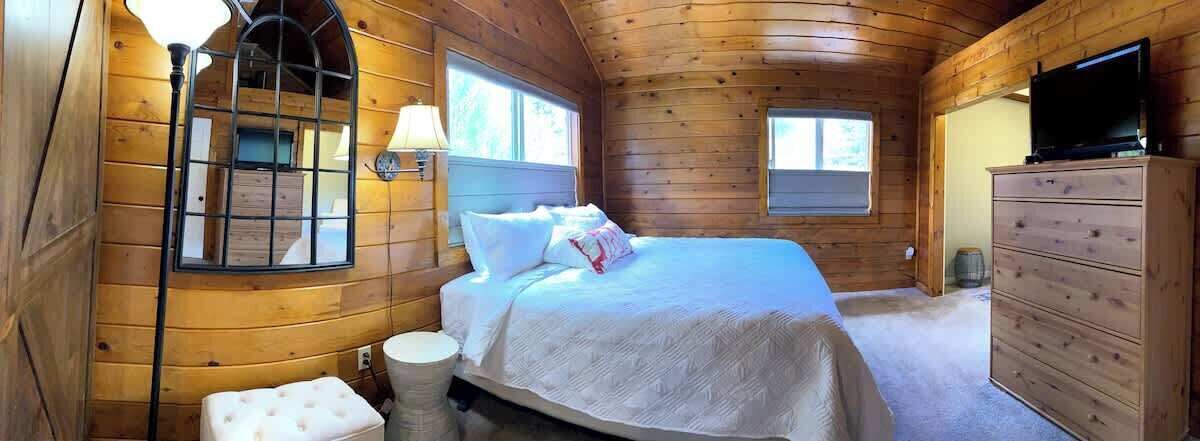 3 bedrooms, iron/ironing board, travel cot, WiFi