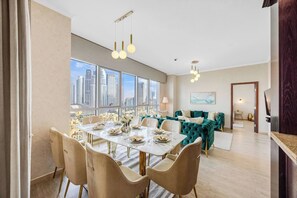 Apartment, Balcony, City View | Dining room