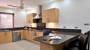 Réfrigérateur, plaque de cuisson