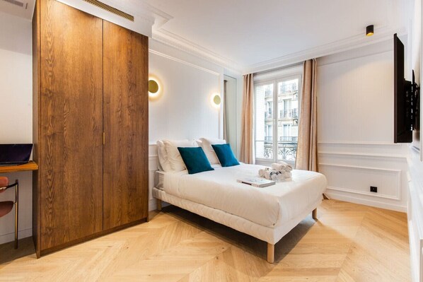 3 bedrooms, iron/ironing board, travel crib, WiFi