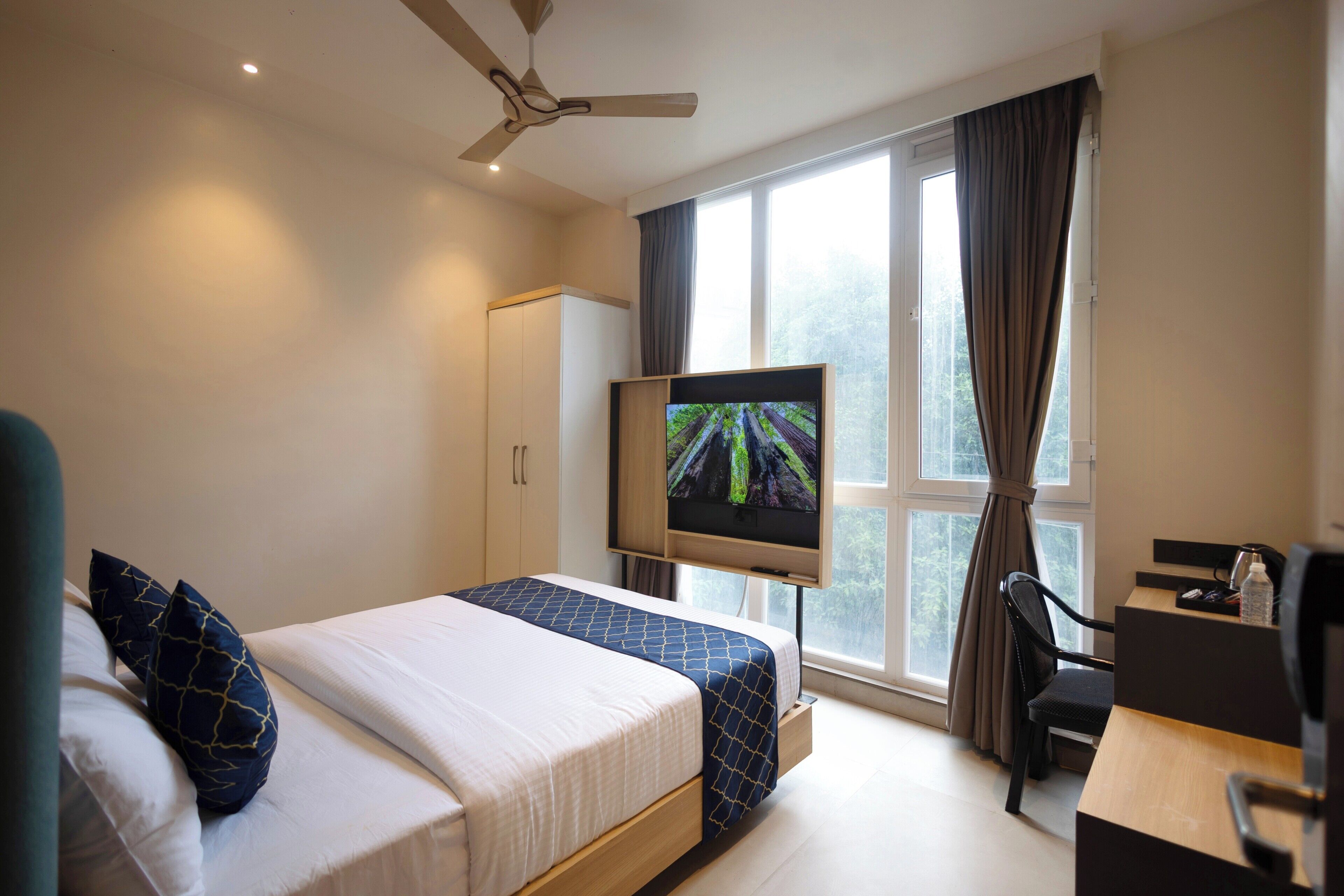 Memory-foam beds, in-room safe, desk, laptop workspace