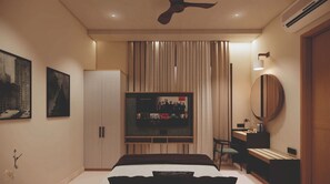 Desk, laptop workspace, free WiFi