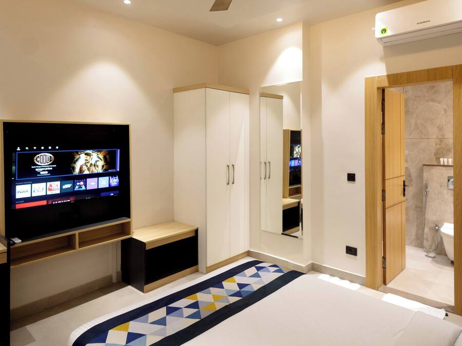 Memory foam beds, in-room safe, desk, laptop workspace