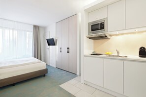 Studio | Private kitchen | Fridge, microwave, stovetop, cookware/dishes/utensils - Not a Hotel-Munich City West Apartments (Munich)