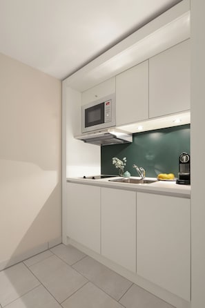 Apartment | Eigene Küche | Kühlschrank, Mikrowelle, Herdplatte, Kochgeschirr/Geschirr/Besteck