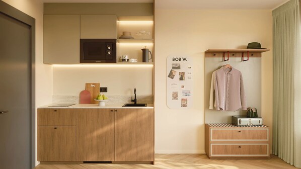 Kühlschrank, Mikrowelle, Herdplatte, Kochgeschirr/Geschirr/Besteck