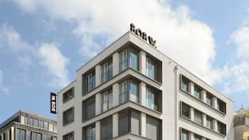 خزنة داخل الغرفة وواي فاي مجانًا