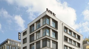 In-room safe, soundproofing, free WiFi - Bob W Munich City West (Munich)