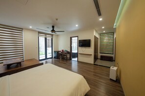 7 bedrooms, iron/ironing board, WiFi