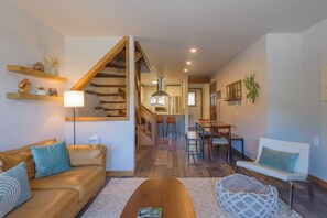 Fernseher, Kamin, Arbeitsbereiche