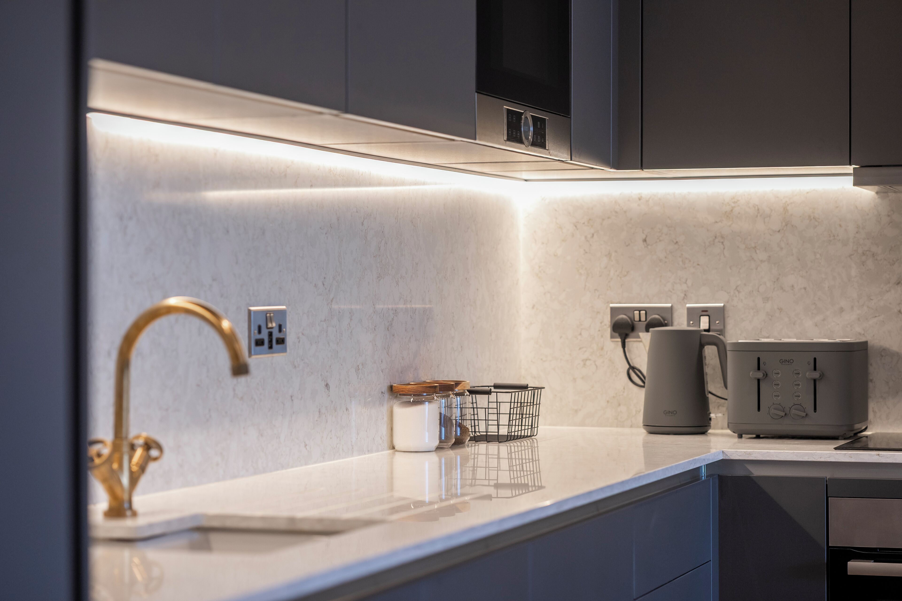 Classic Apartment (2 Bedrooms) | Private kitchen | Fridge, microwave, oven, stovetop