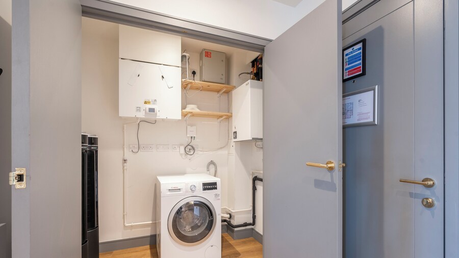 Urban Vista Rooftop Living