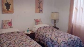 2 bedrooms, iron/ironing board, WiFi, bed sheets